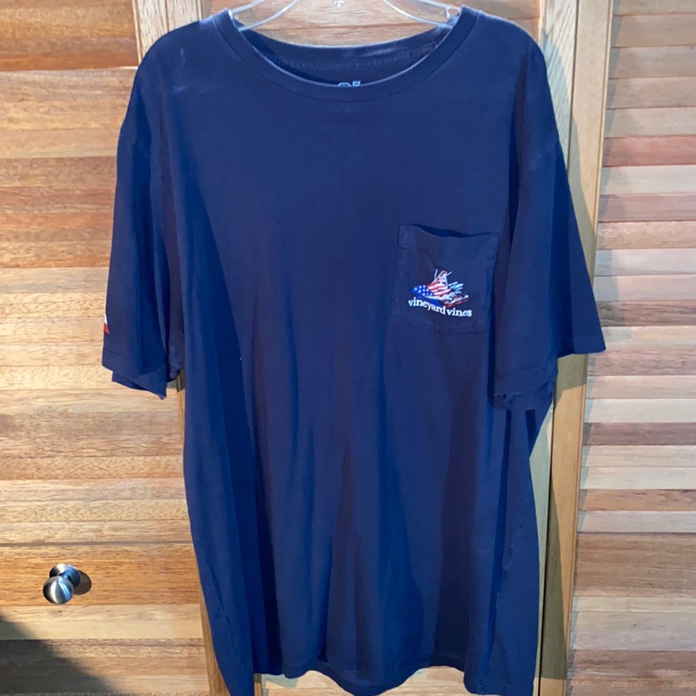 Men’s Vineyard Vines Shirt - Size M